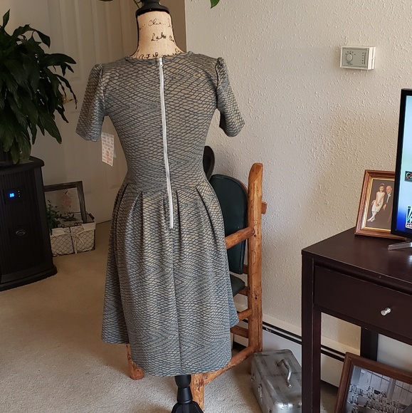 *SOLD* Brand New Lularoe Amelia - Picture 4 of 4